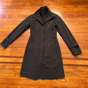 OSTIN Women's trench Coat/rain coat XS Black Full Zip / snap buttons.trendy